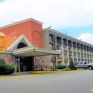 Howard Johnson By Wyndham Nj Clifton